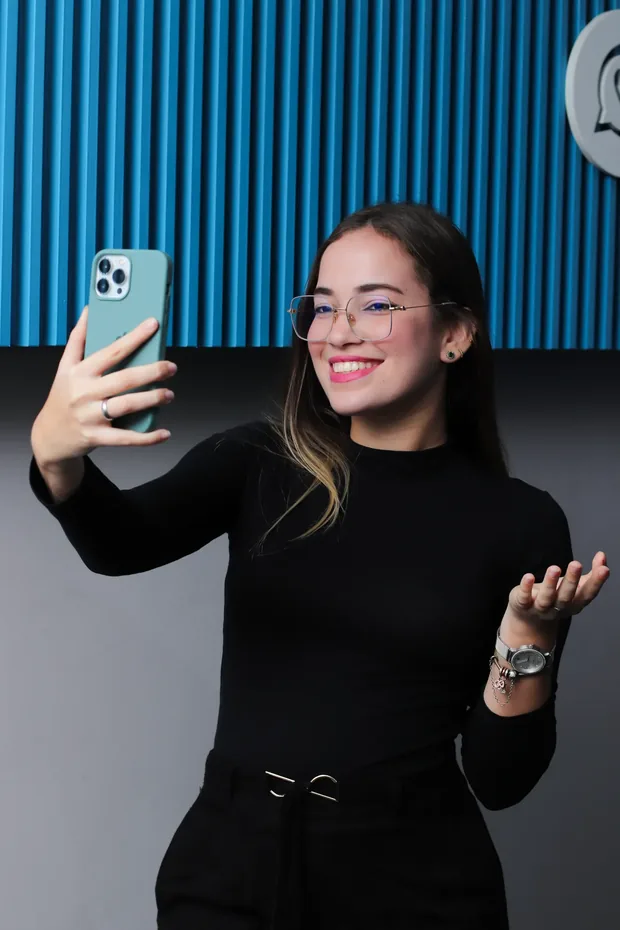 Integrante da equipe nos bastidores do escritório ProConnect